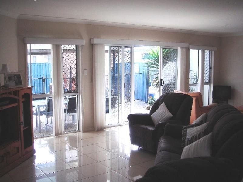 4 Whitely Circuit, Pacific Pines QLD 4211