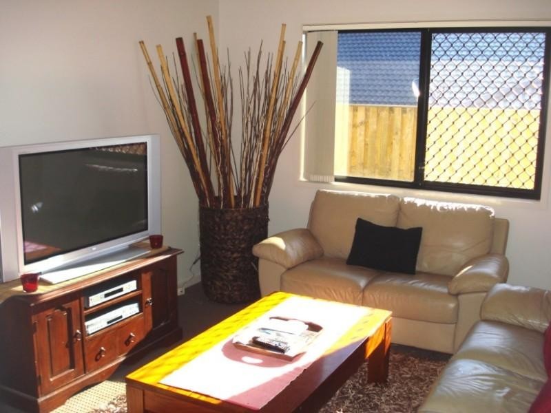 52 Wunburra Circuit, Pacific Pines QLD 4211