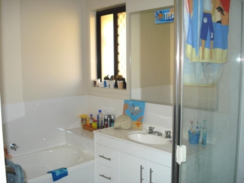 52 Wunburra Circuit, Pacific Pines QLD 4211