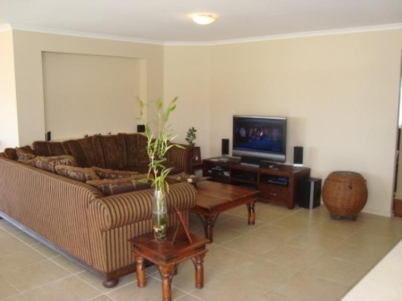 34 Wunburra Circuit, Pacific Pines QLD 4211