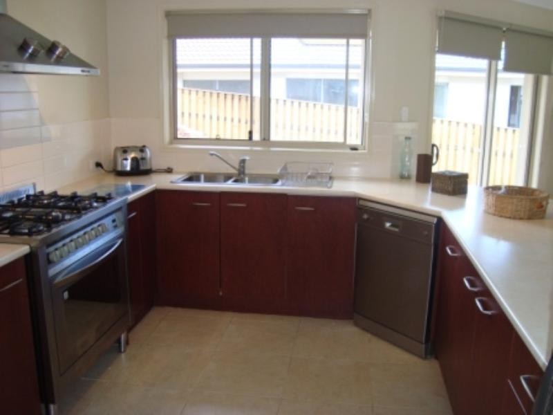 34 Wunburra Circuit, Pacific Pines QLD 4211