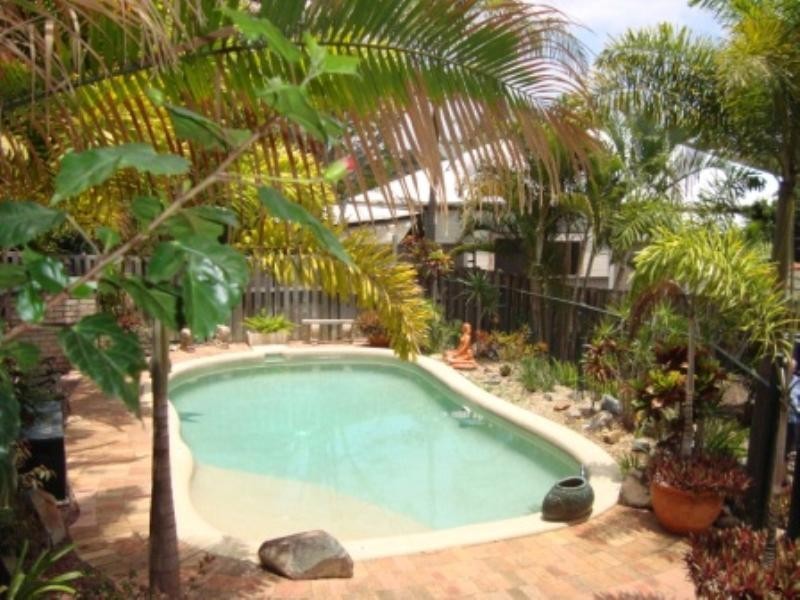 1 White Cap Close, Pacific Pines QLD 4211