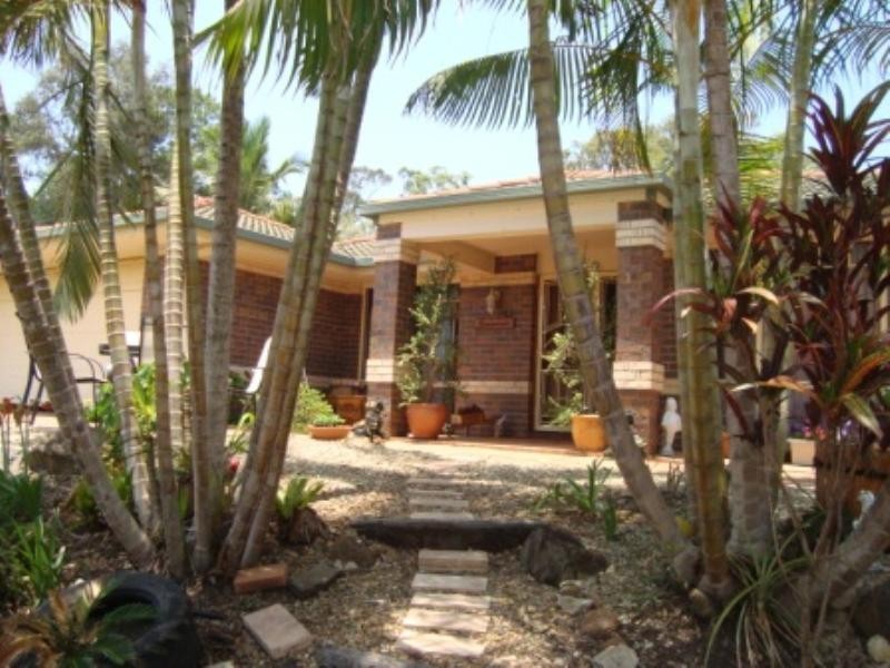 1 White Cap Close, Pacific Pines QLD 4211