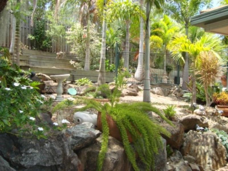 1 White Cap Close, Pacific Pines QLD 4211