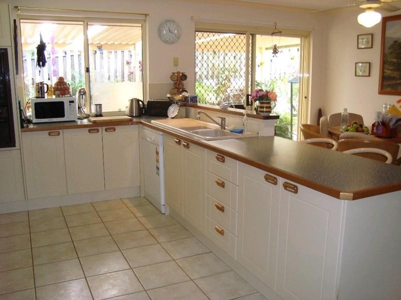 1 White Cap Close, Pacific Pines QLD 4211