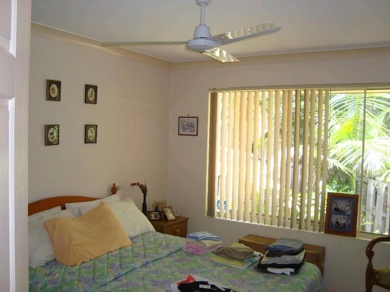 1 White Cap Close, Pacific Pines QLD 4211
