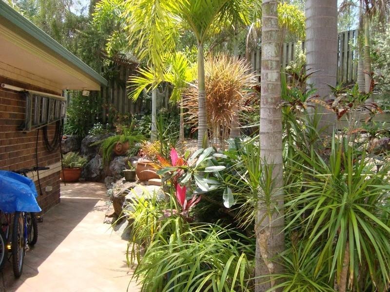 1 White Cap Close, Pacific Pines QLD 4211