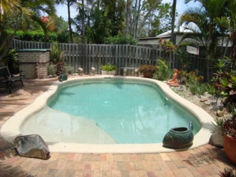 1 White Cap Close, Pacific Pines QLD 4211