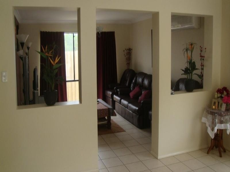 10 Tawanga Close, Pacific Pines QLD 4211