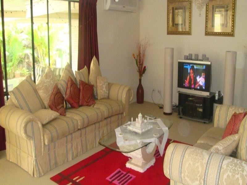 10 Tawanga Close, Pacific Pines QLD 4211