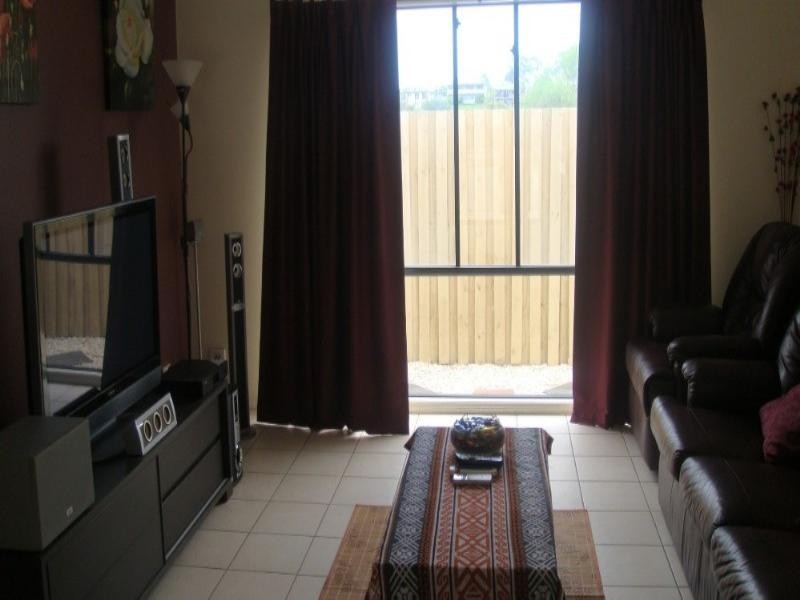 10 Tawanga Close, Pacific Pines QLD 4211