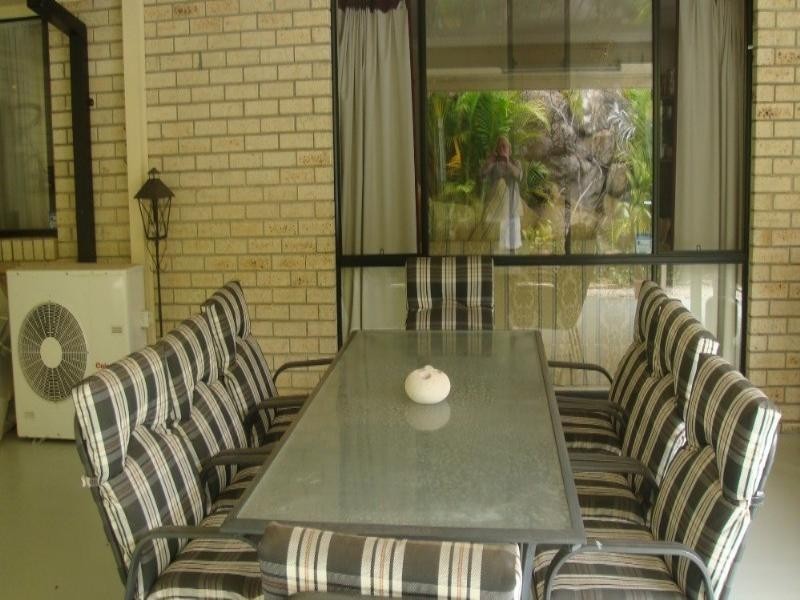 10 Tawanga Close, Pacific Pines QLD 4211