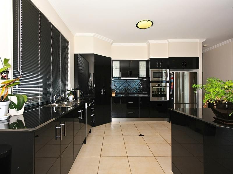 21 Salvado Cresent, Pacific Pines QLD 4211