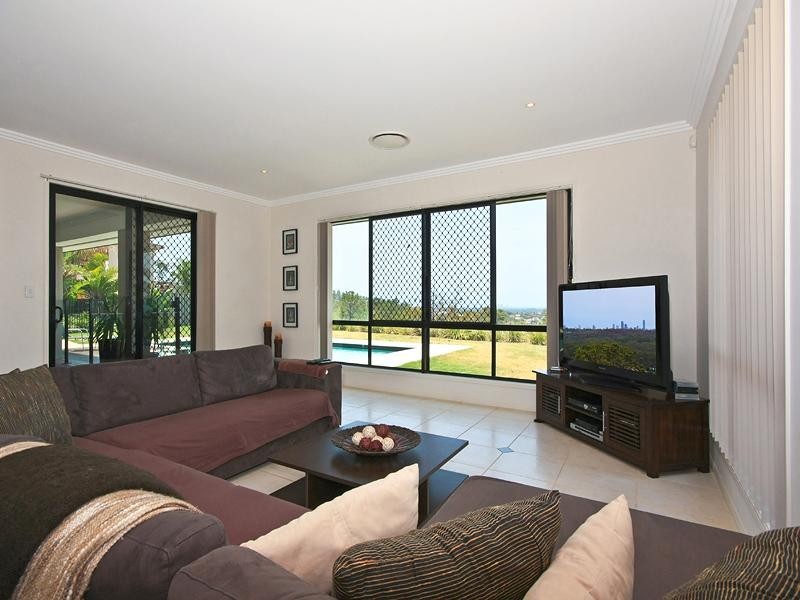 21 Salvado Cresent, Pacific Pines QLD 4211