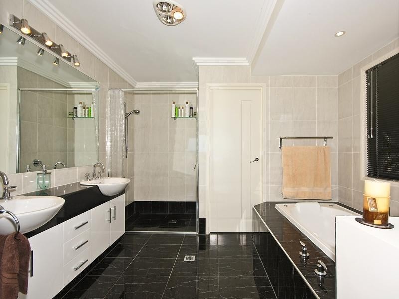 21 Salvado Cresent, Pacific Pines QLD 4211