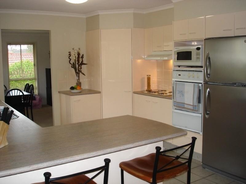 17 Enderbury Crescent, Pacific Pines QLD 4211