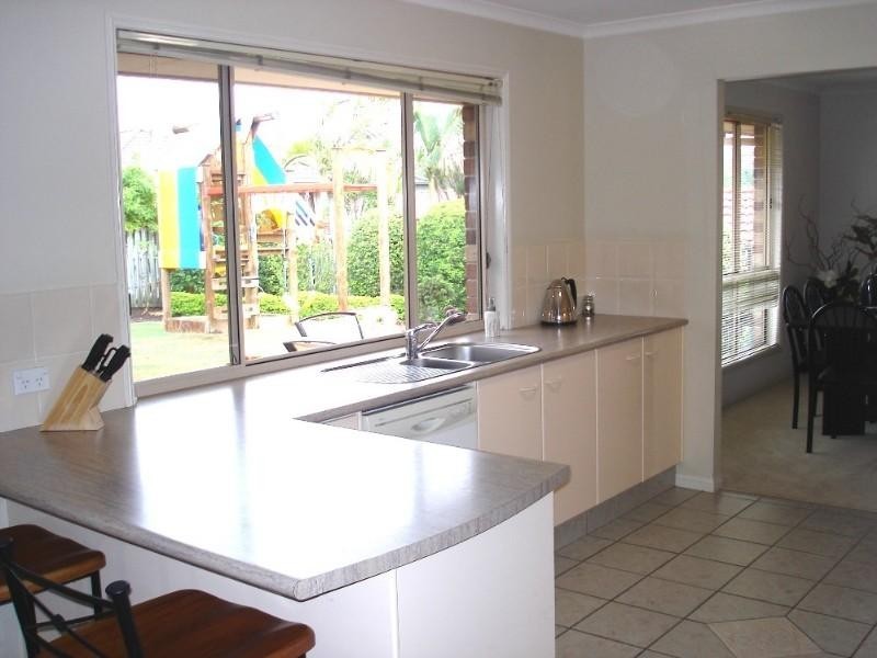 17 Enderbury Crescent, Pacific Pines QLD 4211