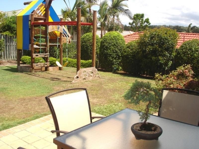 17 Enderbury Crescent, Pacific Pines QLD 4211