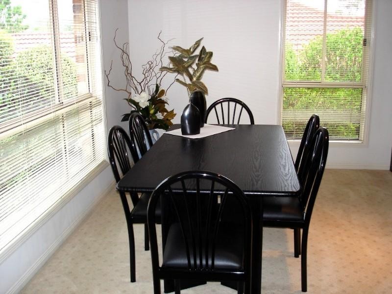 17 Enderbury Crescent, Pacific Pines QLD 4211