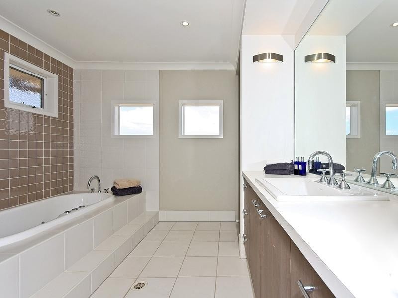 Pacific Pines QLD 4211