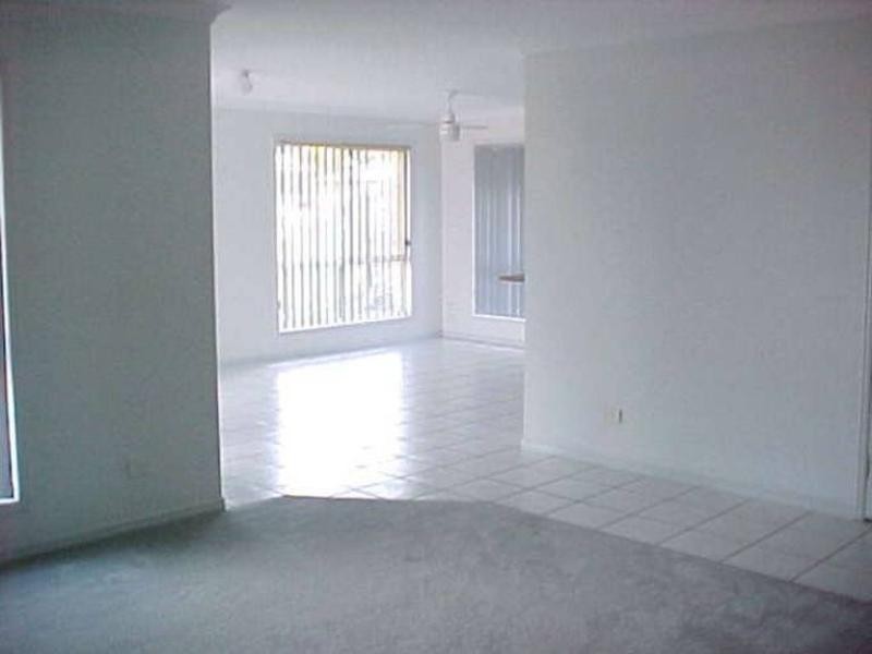 10 Pago Terrace, Pacific Pines QLD 4211