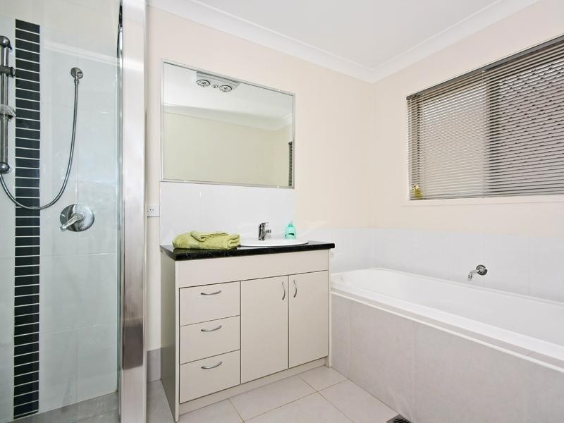 17 Angourie Crescent, Pacific Pines QLD 4211