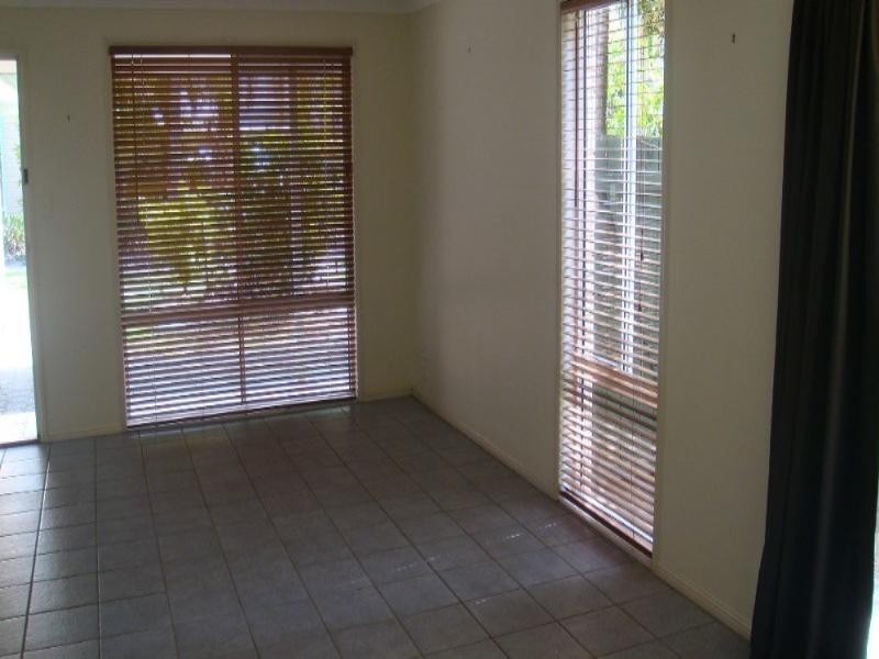 1/14 Liam Court, Labrador QLD 4215