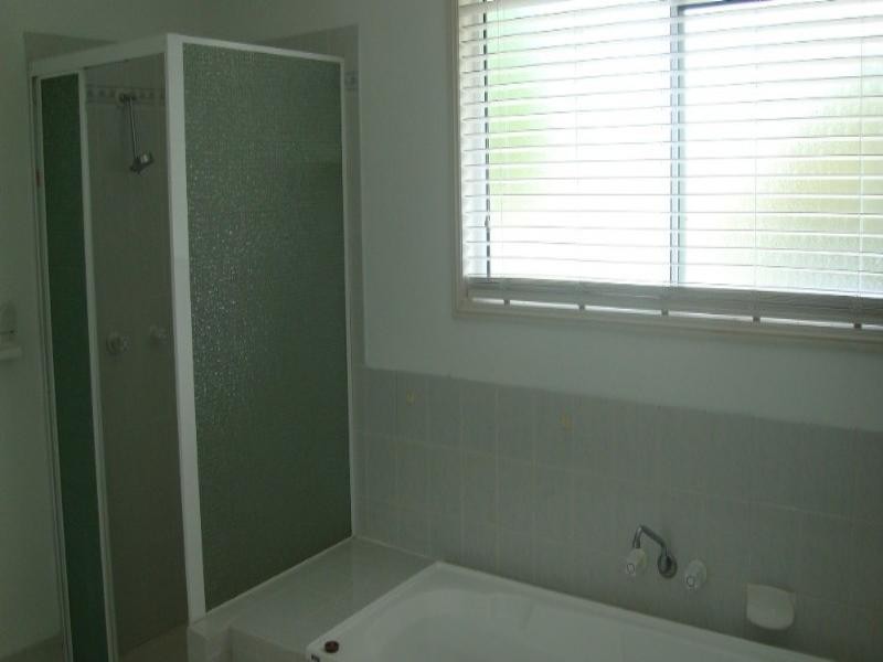 1/14 Liam Court, Labrador QLD 4215