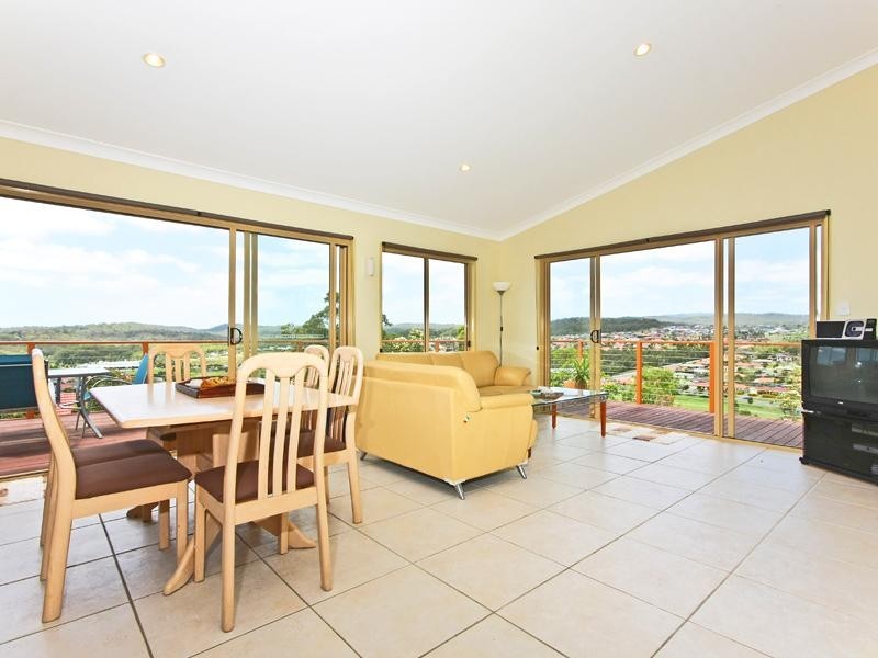 32 Midway Terrace, Pacific Pines QLD 4211