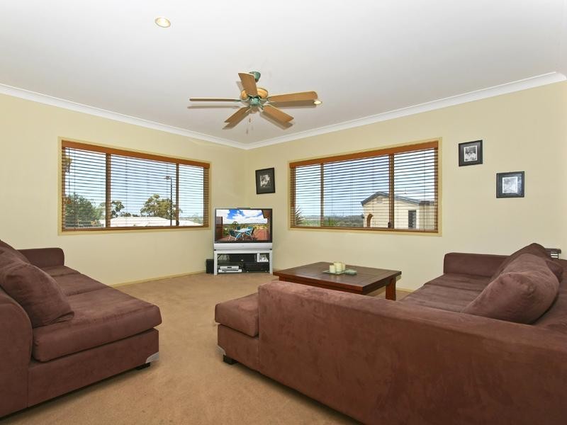32 Midway Terrace, Pacific Pines QLD 4211