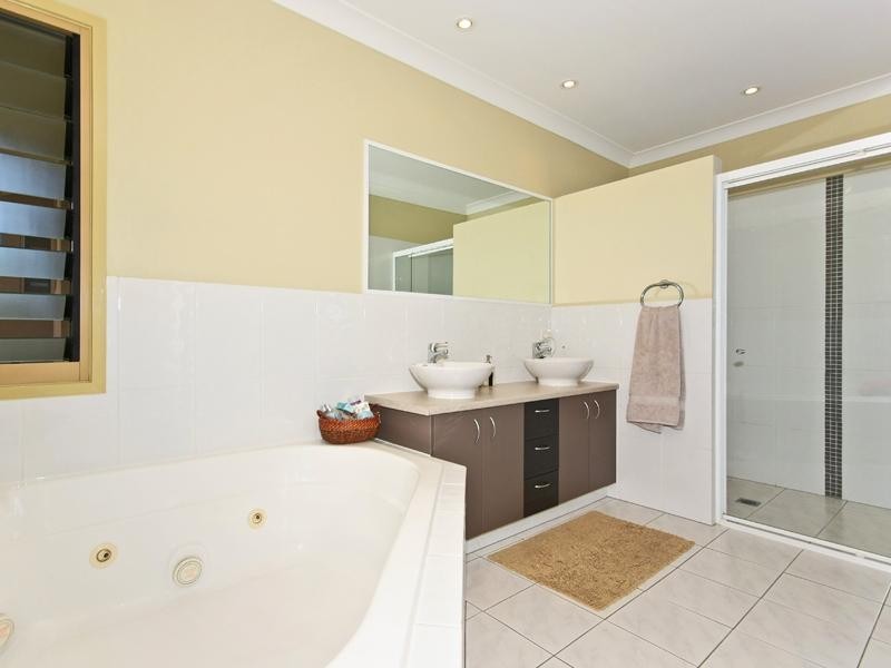 32 Midway Terrace, Pacific Pines QLD 4211