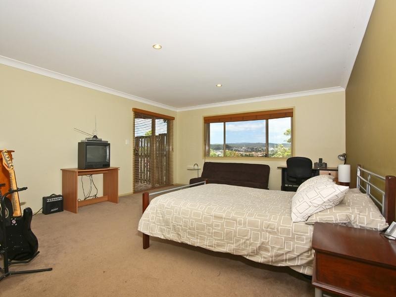 32 Midway Terrace, Pacific Pines QLD 4211