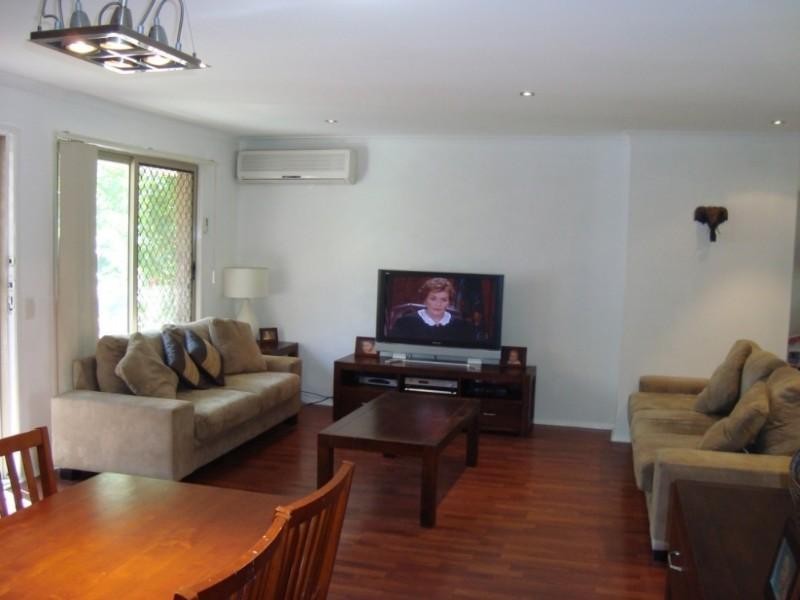 4/4 Monroe Street, Oxenford QLD 4210