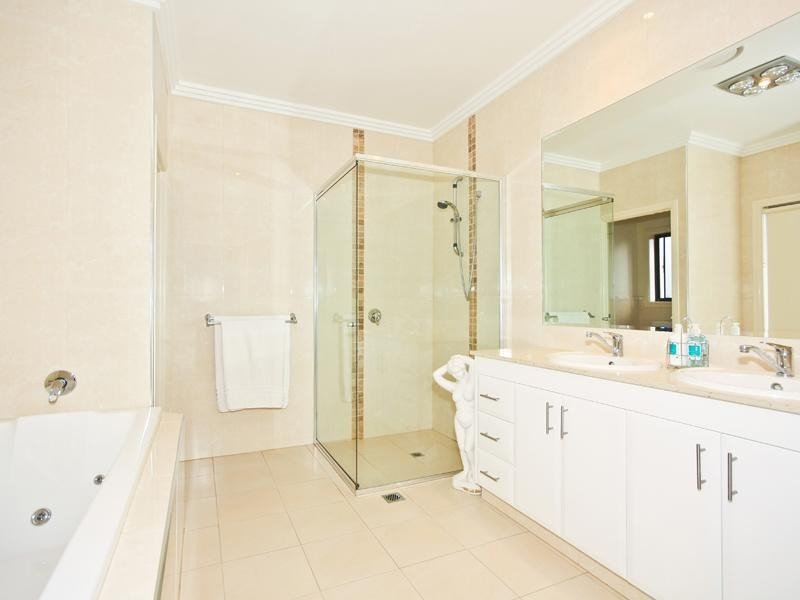 Pacific Pines QLD 4211