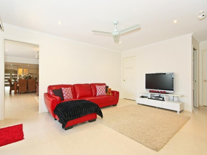 20 Victoria Drive, Pacific Pines QLD 4211