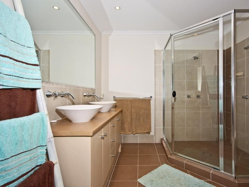 20 Victoria Drive, Pacific Pines QLD 4211