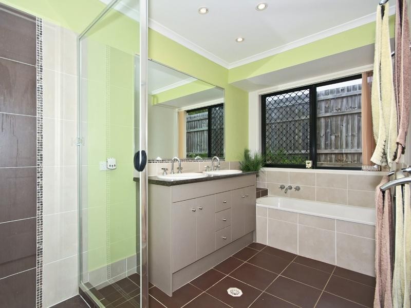 20 Victoria Drive, Pacific Pines QLD 4211