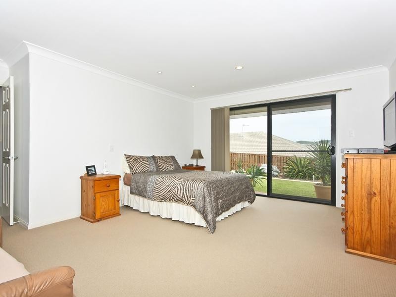 41 Angourie Crescent, Pacific Pines QLD 4211