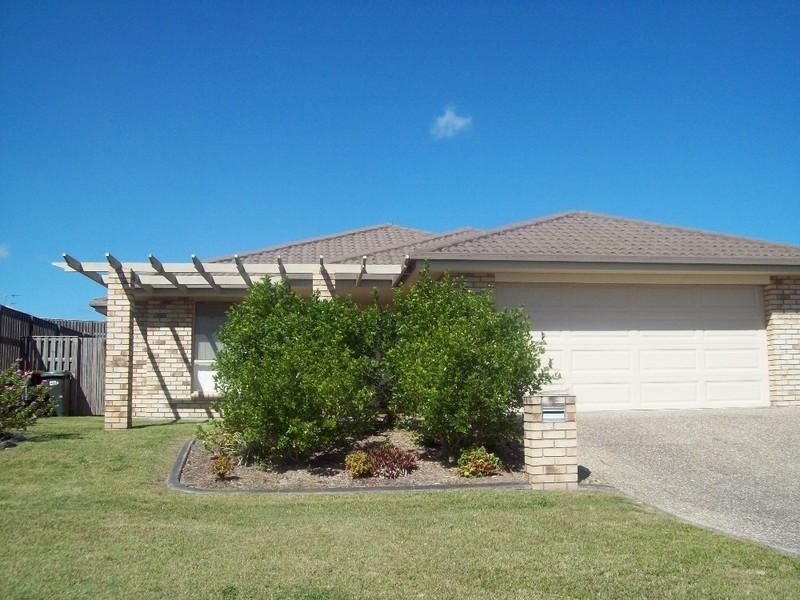 8 Tomah Street, Pacific Pines QLD 4211