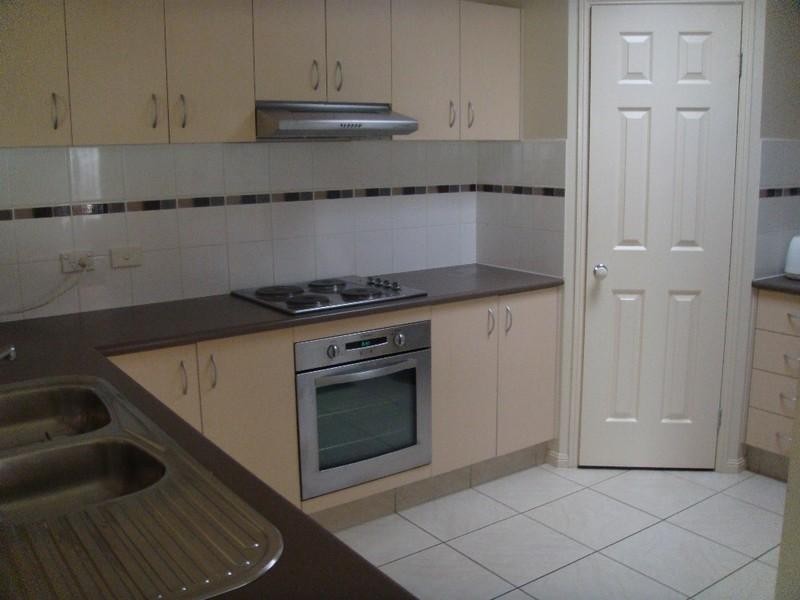 8 Tomah Street, Pacific Pines QLD 4211