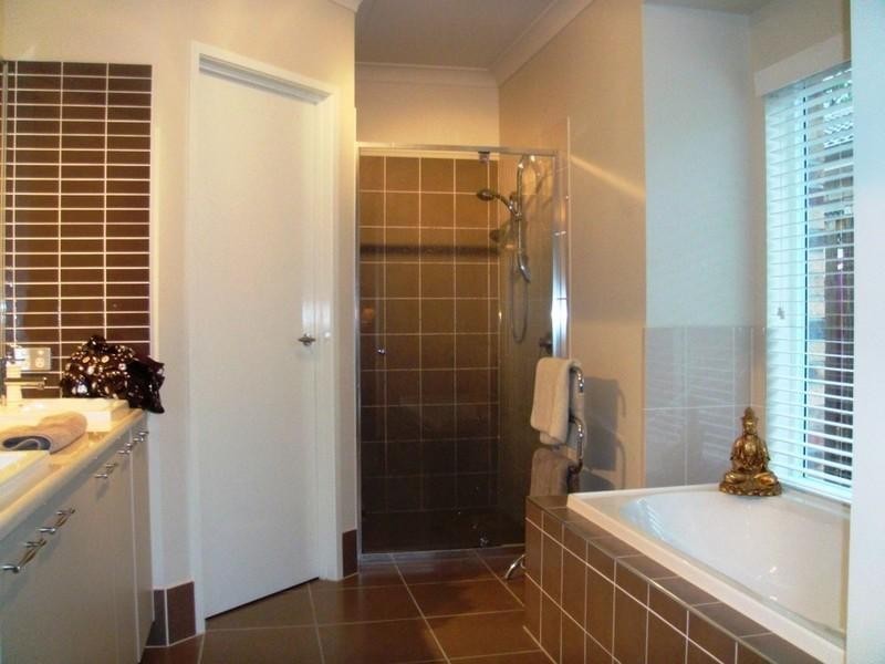 70 Roberts Drive, Maudsland QLD 4210