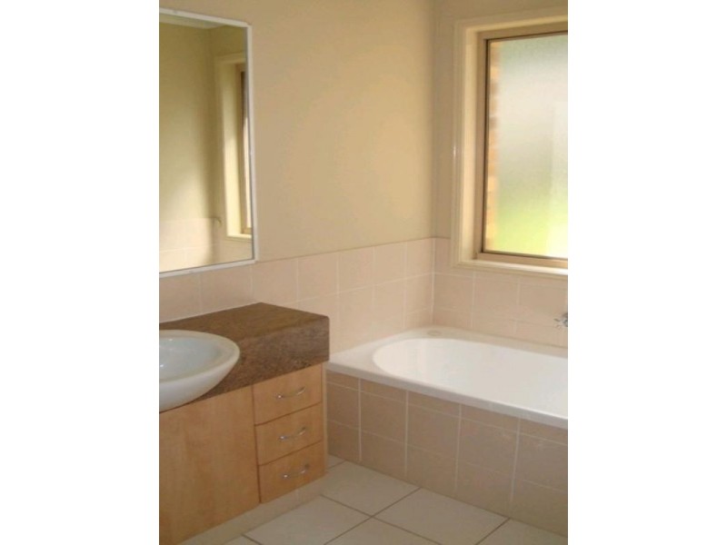 11 Austral Crescent, Pacific Pines QLD 4211