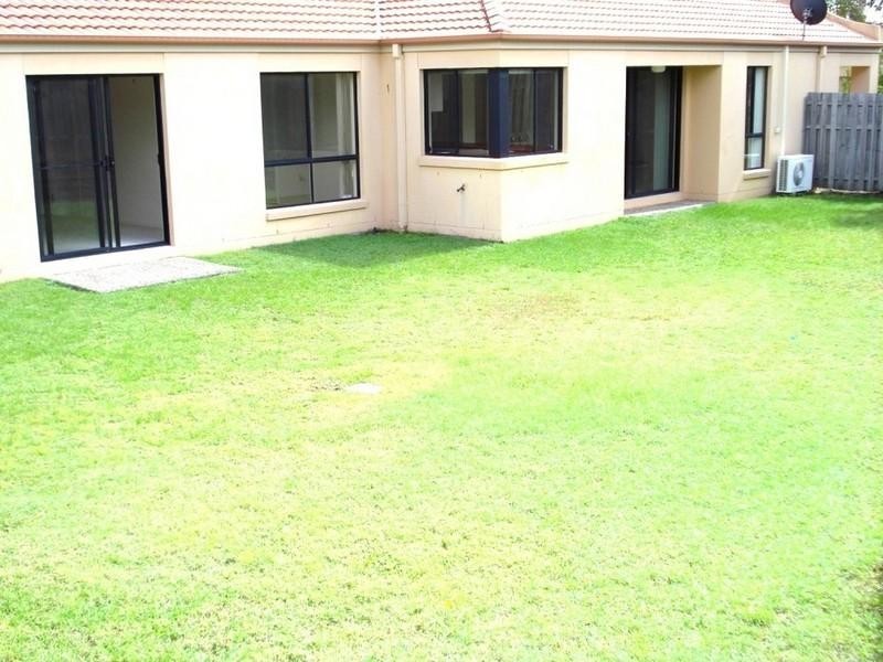 8/1 Studio Drive, Pacific Pines QLD 4211