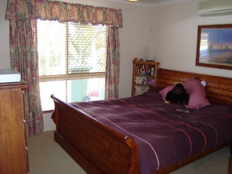 17 Pinehill Drive, Oxenford QLD 4210