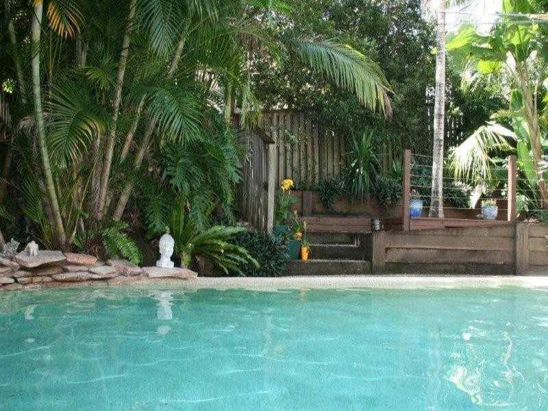 6 Nauru Place, Pacific Pines QLD 4211