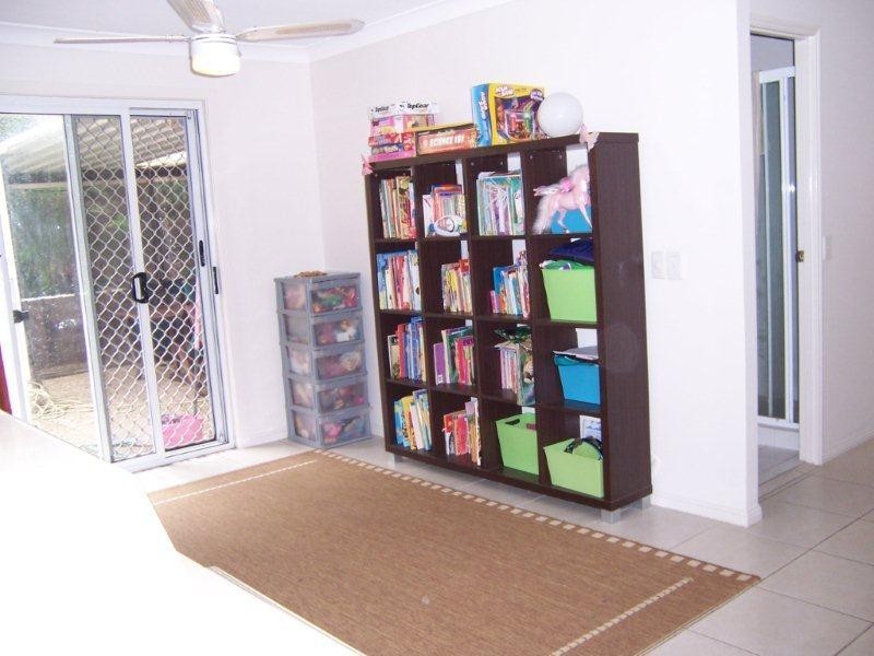 6 Nauru Place, Pacific Pines QLD 4211