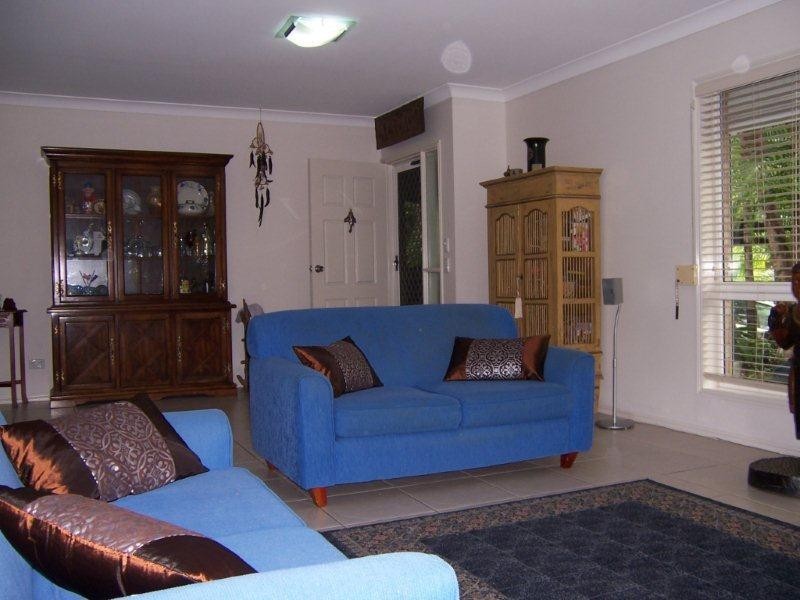 6 Nauru Place, Pacific Pines QLD 4211