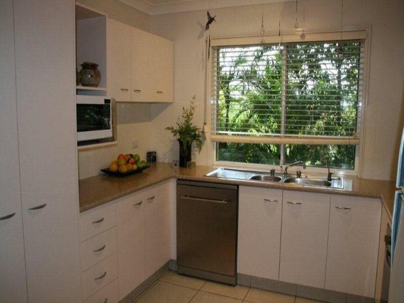 6 Nauru Place, Pacific Pines QLD 4211