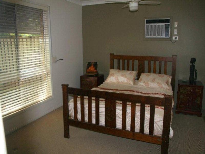 6 Nauru Place, Pacific Pines QLD 4211