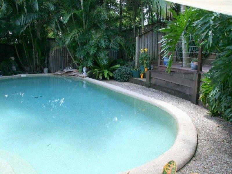 6 Nauru Place, Pacific Pines QLD 4211